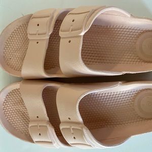 Totes Women's Molded Buckle Slide Sandals